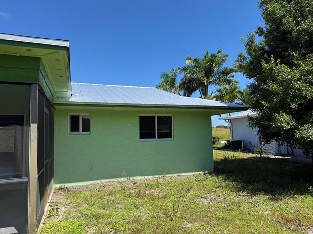 431 NE Julia Court, Jensen Beach, FL 34957