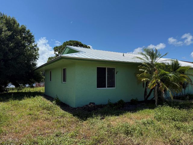 431 NE Julia Court, Jensen Beach, FL 34957