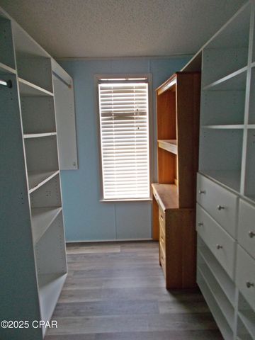 6905 Bateau Pond Lane, Grand Ridge, FL 32442