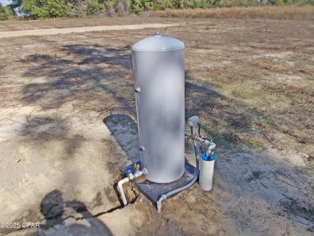 6905 Bateau Pond Lane, Grand Ridge, FL 32442