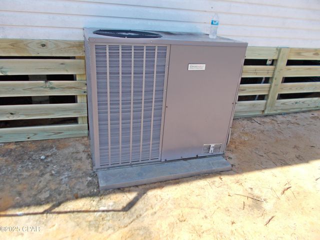 6905 Bateau Pond Lane, Grand Ridge, FL 32442