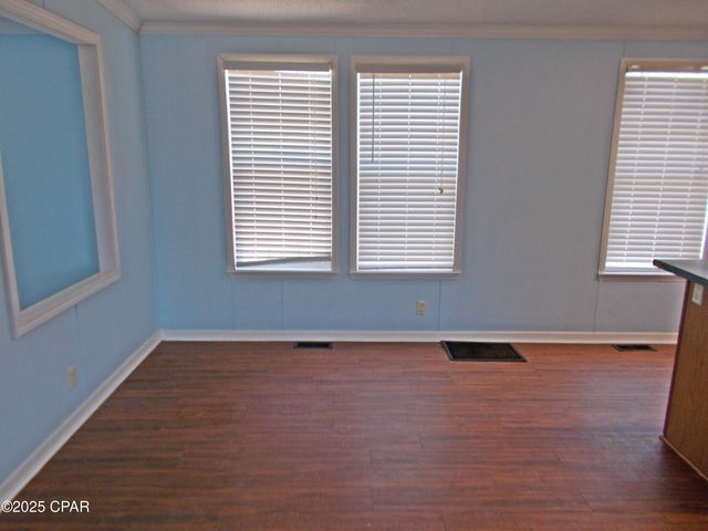 6905 Bateau Pond Lane, Grand Ridge, FL 32442