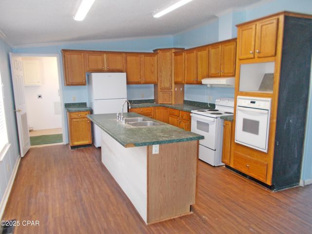 6905 Bateau Pond Lane, Grand Ridge, FL 32442