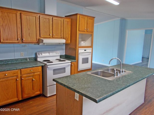 6905 Bateau Pond Lane, Grand Ridge, FL 32442