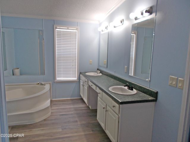 6905 Bateau Pond Lane, Grand Ridge, FL 32442