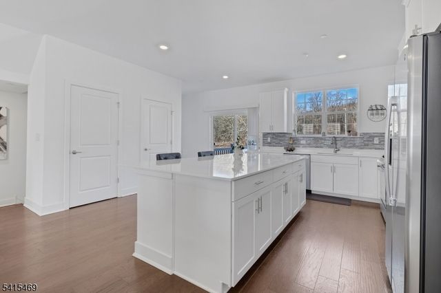 14 Coogan Ct, Morris Plains Boro, NJ 07950