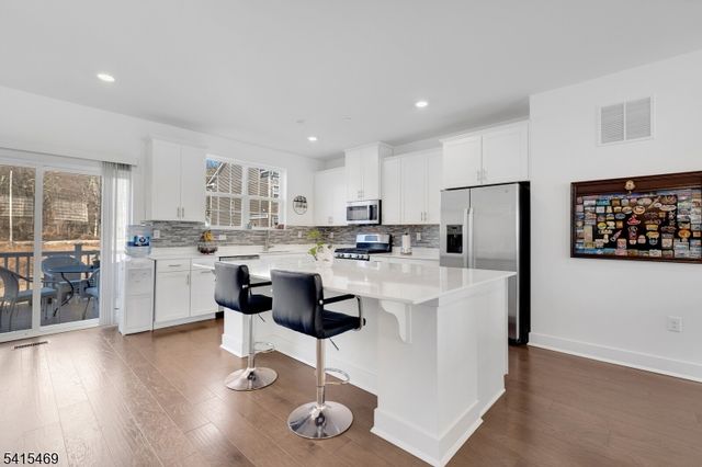 14 Coogan Ct, Morris Plains Boro, NJ 07950