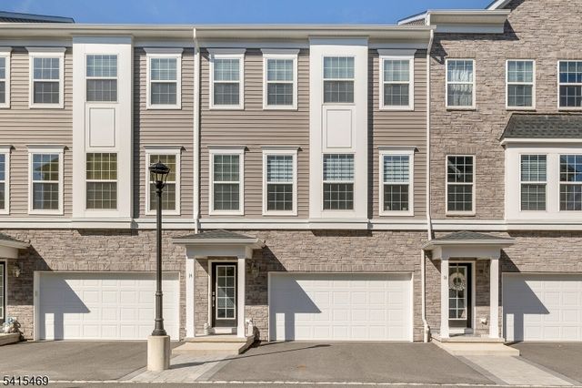 14 Coogan Ct, Morris Plains Boro, NJ 07950