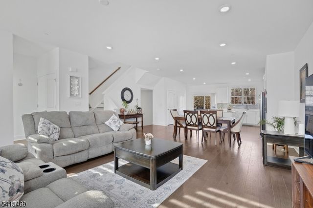 14 Coogan Ct, Morris Plains Boro, NJ 07950