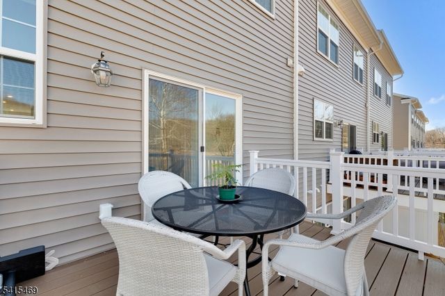 14 Coogan Ct, Morris Plains Boro, NJ 07950