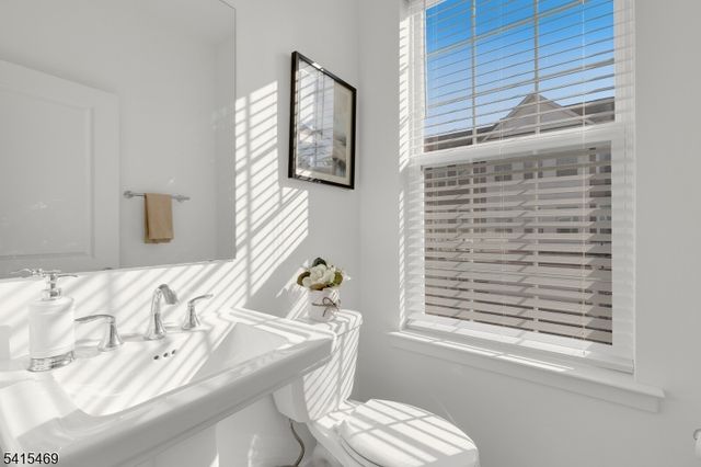 14 Coogan Ct, Morris Plains Boro, NJ 07950