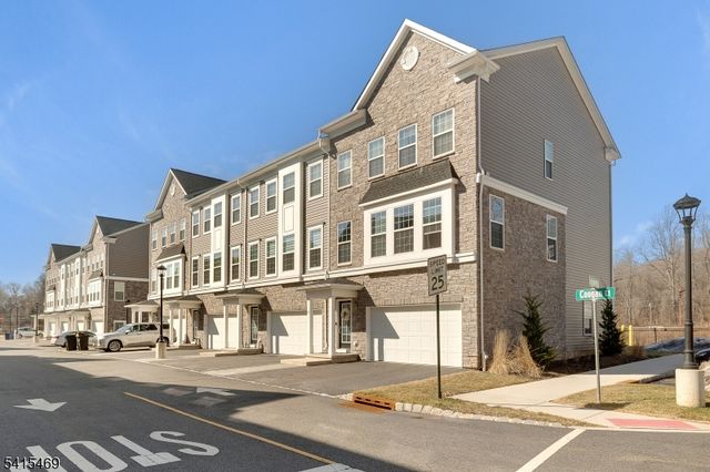 14 Coogan Ct, Morris Plains Boro, NJ 07950