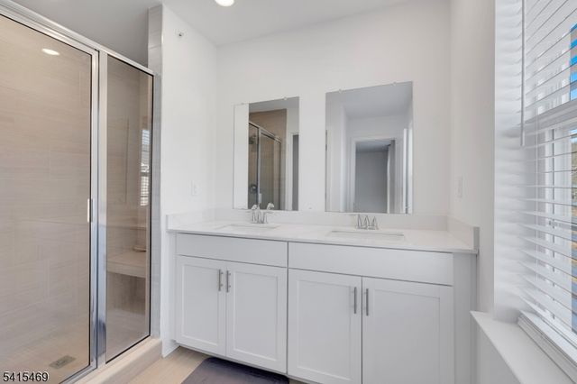 14 Coogan Ct, Morris Plains Boro, NJ 07950