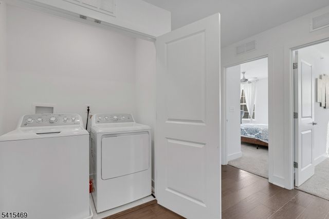 14 Coogan Ct, Morris Plains Boro, NJ 07950