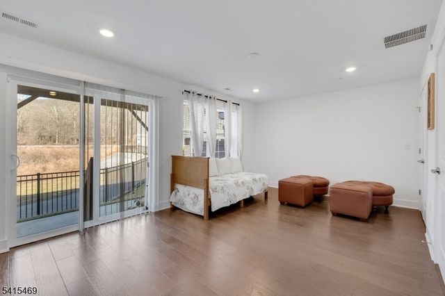 14 Coogan Ct, Morris Plains Boro, NJ 07950