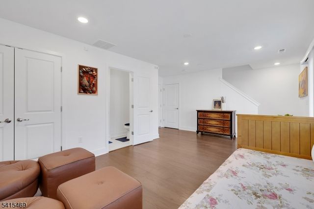 14 Coogan Ct, Morris Plains Boro, NJ 07950