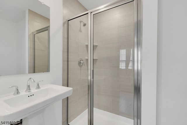 14 Coogan Ct, Morris Plains Boro, NJ 07950