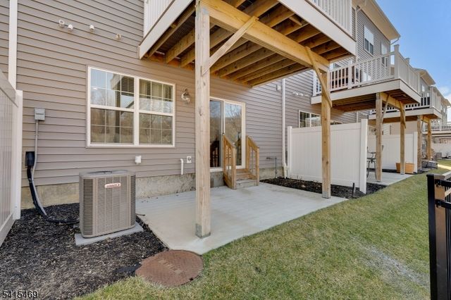 14 Coogan Ct, Morris Plains Boro, NJ 07950