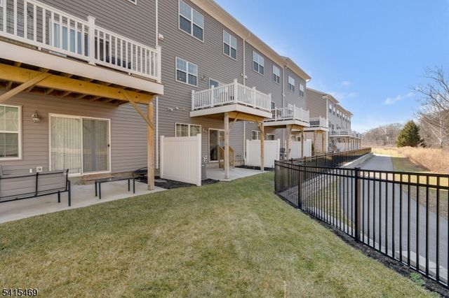 14 Coogan Ct, Morris Plains Boro, NJ 07950