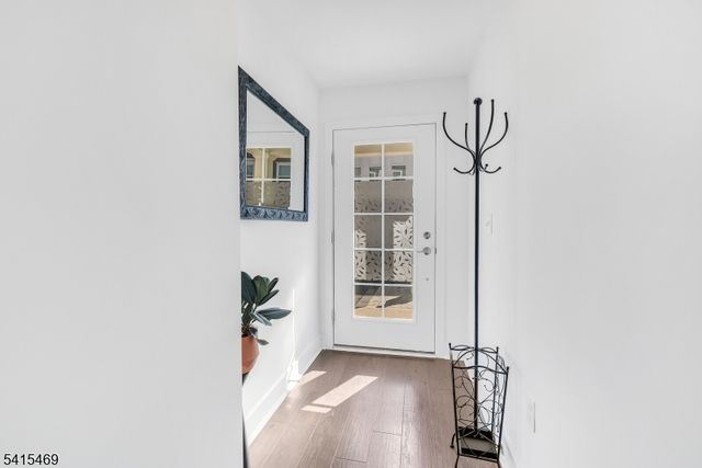 14 Coogan Ct, Morris Plains Boro, NJ 07950