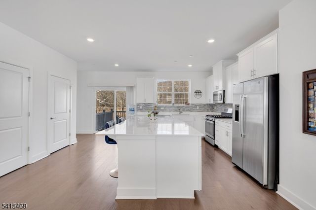 14 Coogan Ct, Morris Plains Boro, NJ 07950