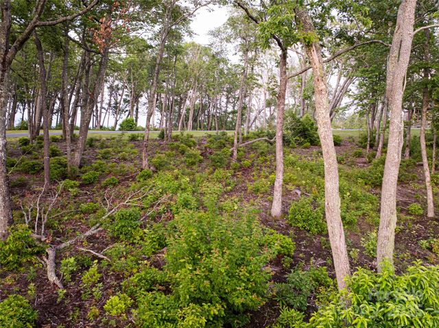 591 Garden Lane, Hendersonville, NC 28792