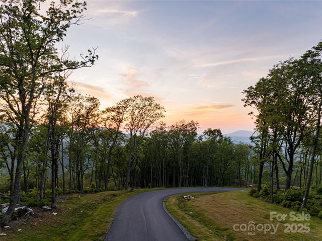 591 Garden Lane, Hendersonville, NC 28792