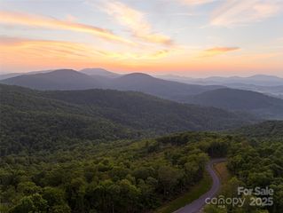 591 Garden Lane, Hendersonville, NC 28792