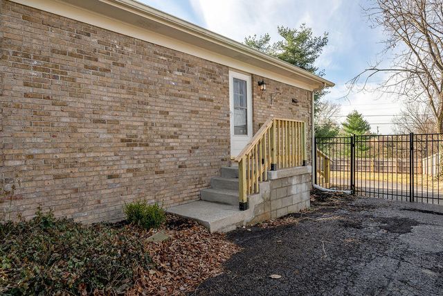 2934 Montavesta Road, Lexington, KY 40502