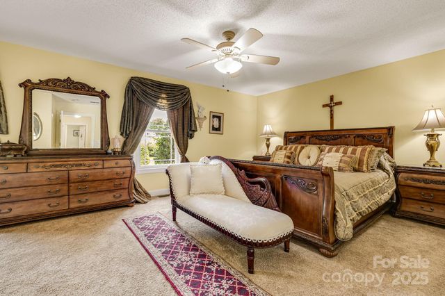 350 Old Sunset Hill Road, Hendersonville, NC 28792