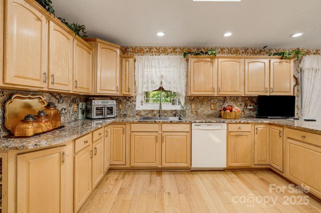 350 Old Sunset Hill Road, Hendersonville, NC 28792