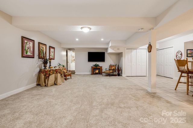 350 Old Sunset Hill Road, Hendersonville, NC 28792