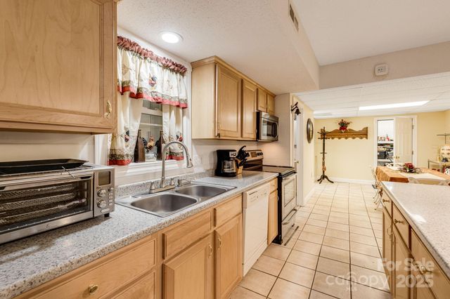 350 Old Sunset Hill Road, Hendersonville, NC 28792