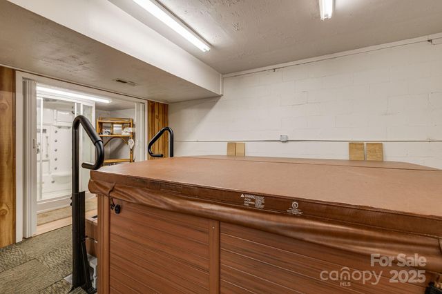 350 Old Sunset Hill Road, Hendersonville, NC 28792