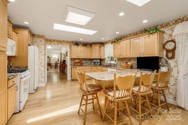 350 Old Sunset Hill Road, Hendersonville, NC 28792