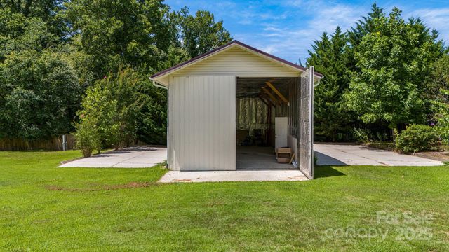 350 Old Sunset Hill Road, Hendersonville, NC 28792