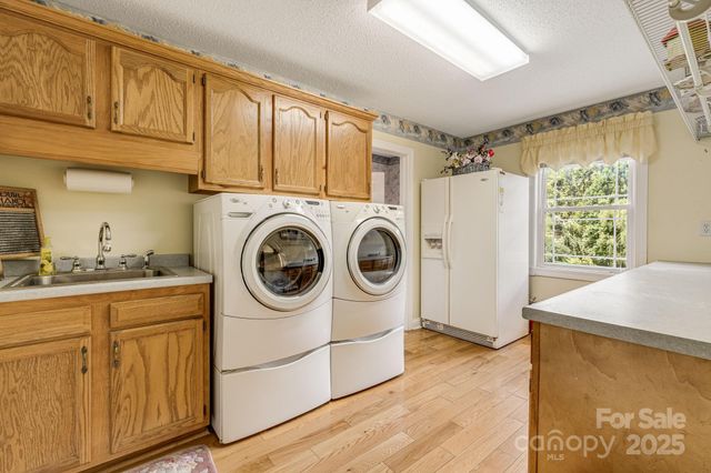 350 Old Sunset Hill Road, Hendersonville, NC 28792