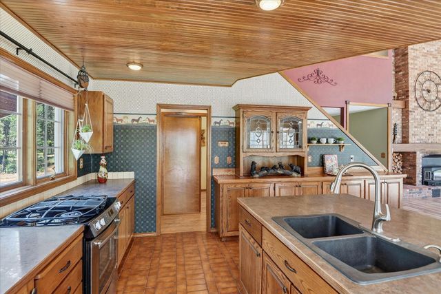 17016 N Saddle Hill Rd, Colbert, WA 99005
