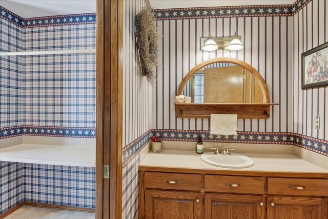 17016 N Saddle Hill Rd, Colbert, WA 99005