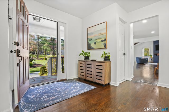 5 Spoke Drive, Woodbridge, CT 06525