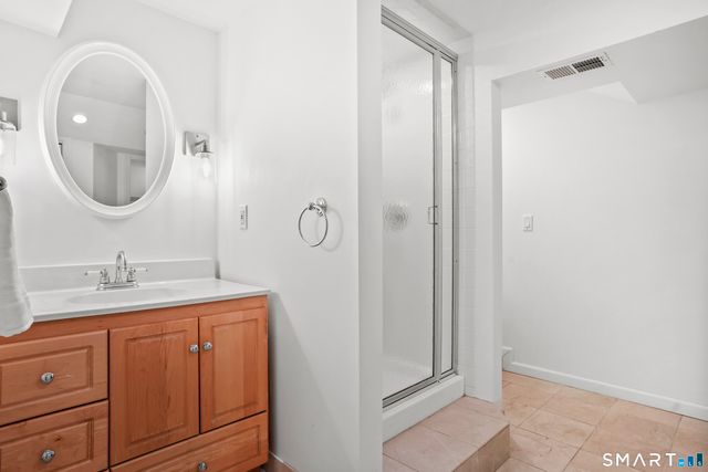 5 Spoke Drive, Woodbridge, CT 06525