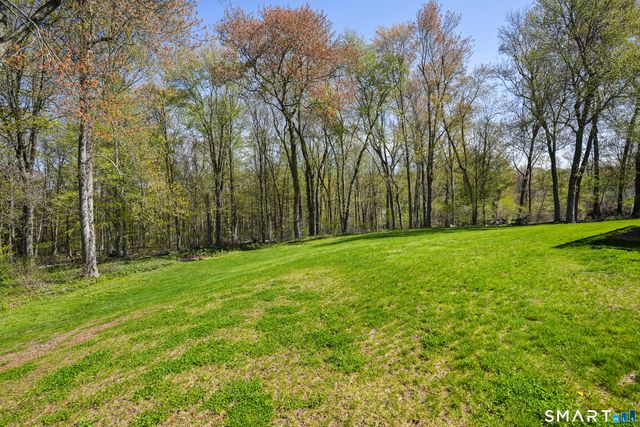 5 Spoke Drive, Woodbridge, CT 06525