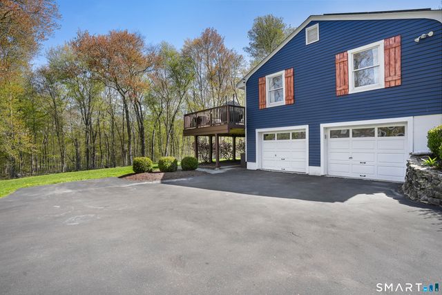 5 Spoke Drive, Woodbridge, CT 06525