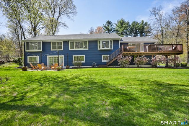 5 Spoke Drive, Woodbridge, CT 06525