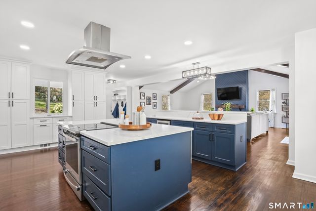 5 Spoke Drive, Woodbridge, CT 06525