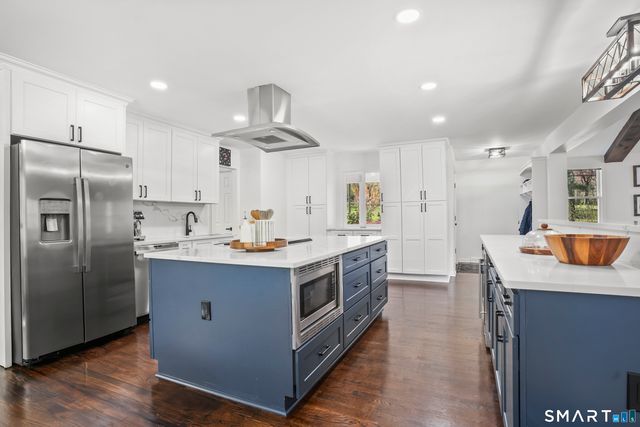 5 Spoke Drive, Woodbridge, CT 06525