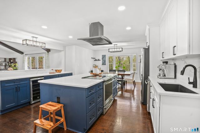 5 Spoke Drive, Woodbridge, CT 06525