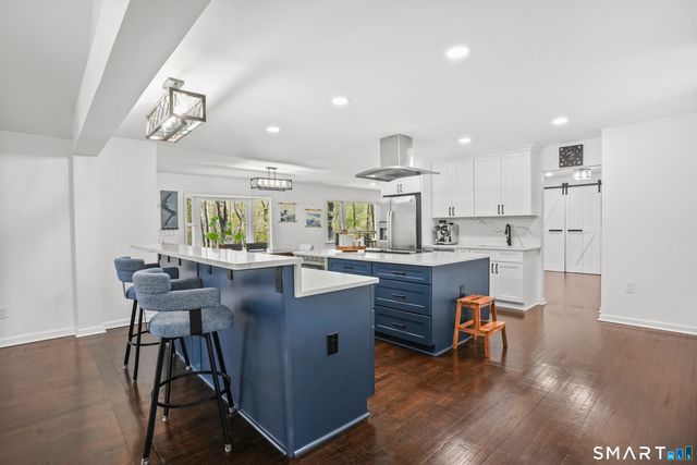 5 Spoke Drive, Woodbridge, CT 06525