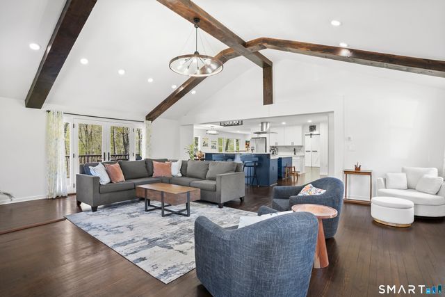 5 Spoke Drive, Woodbridge, CT 06525