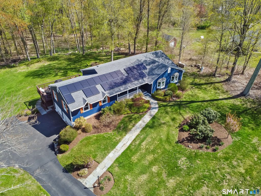 5 Spoke Drive, Woodbridge, CT 06525